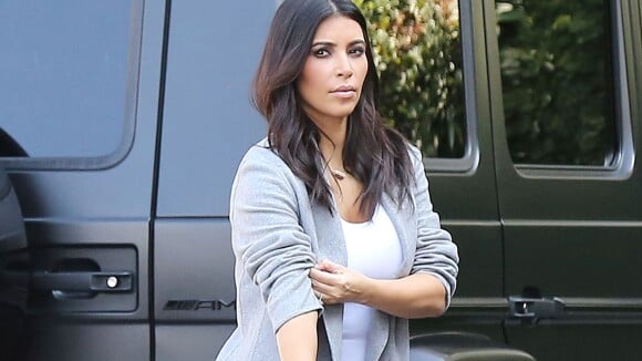 Kim Kardashian fait peindre son sac de luxe par... North West