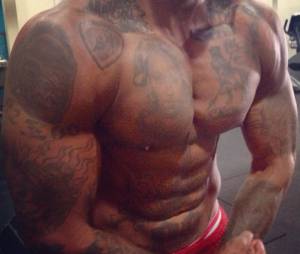 Booba exhibe ses muscles sur Instagram