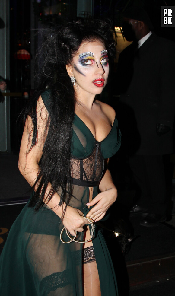 Lady Gaga possédée et transparente à Manchester, le 17 novembre 2014