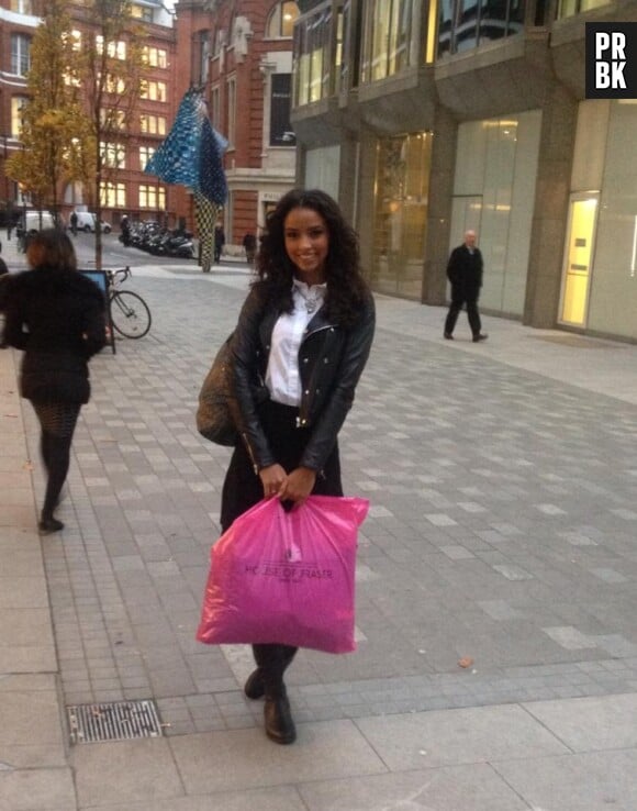 Flora Coquerel : journée shopping à Londres avant Miss Monde 2014