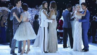 Pretty Little Liars saison 5, épisode 13 : un couple en danger à Noël