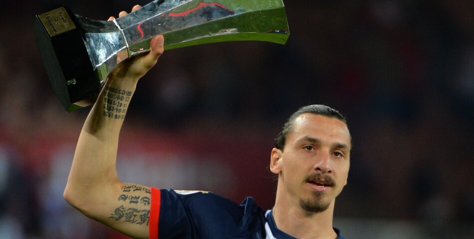  Zlatan Ibrahimovic c&amp;eacute;l&amp;egrave;bre sa saison avec le PSG, le 17 mai 2014 au Parc des Princes 