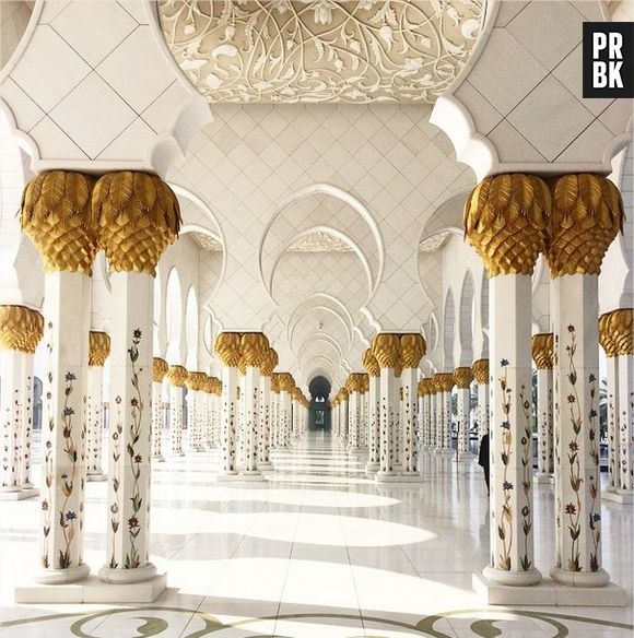 Selena Gomez : des photos jugées "irrespectueuses" lors de la visite de la mosquée Sheikh Zayed à Abu Dhabi, décembre 2014