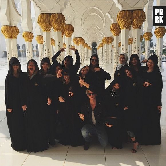 Selena Gomez : des photos jugées "irrespectueuses" lors de la visite de la mosquée Sheikh Zayed à Abu Dhabi, décembre 2014