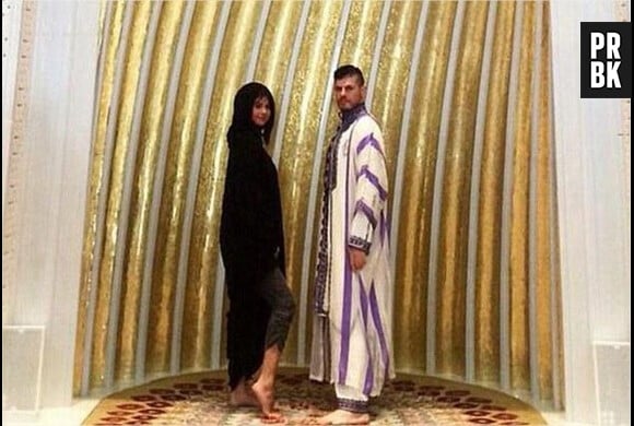 Selena Gomez : des photos jugées "irrespectueuses" lors de la visite de la mosquée Sheikh Zayed à Abu Dhabi, décembre 2014