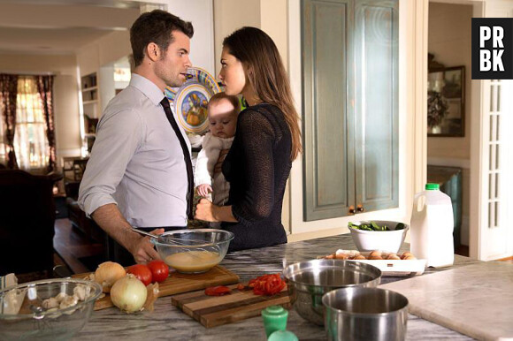 The Originals saison 2, épisode 10 : tensions entre Hayley (Phoebe Tonkin) et Elijah (Daniel Gillies) sur une photo
