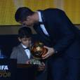  Cristiano Ronaldo ermbrasse son fils lors de la remise du Ballon d'or 2014, le 12 janvier 2015 &agrave; Zurich 
