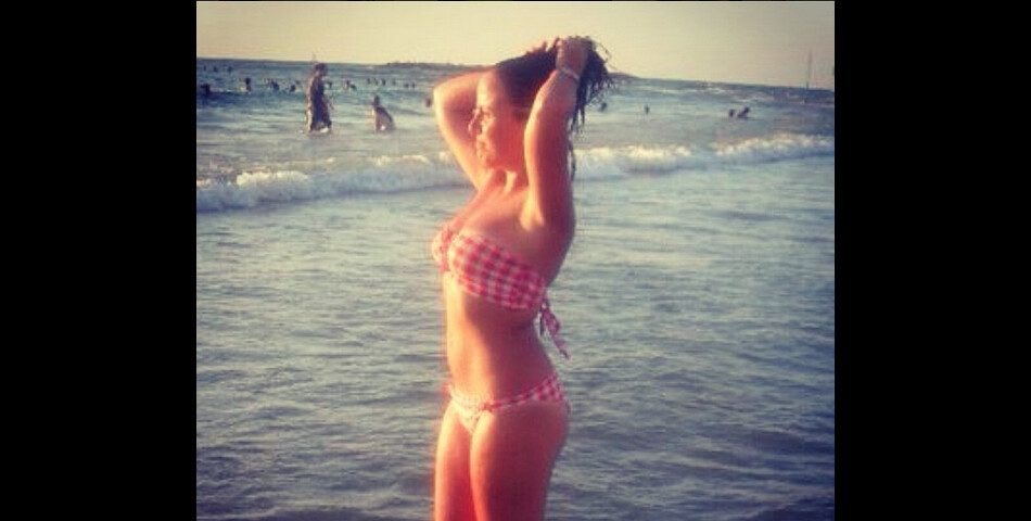 Laura (Les Princes de l&#039;amour 2) en bikini sur Instagram, le 8 avril 2014