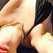Miley Cyrus sexy en bikini pour une séance de &quot;pole dance&quot; sur Instagram
