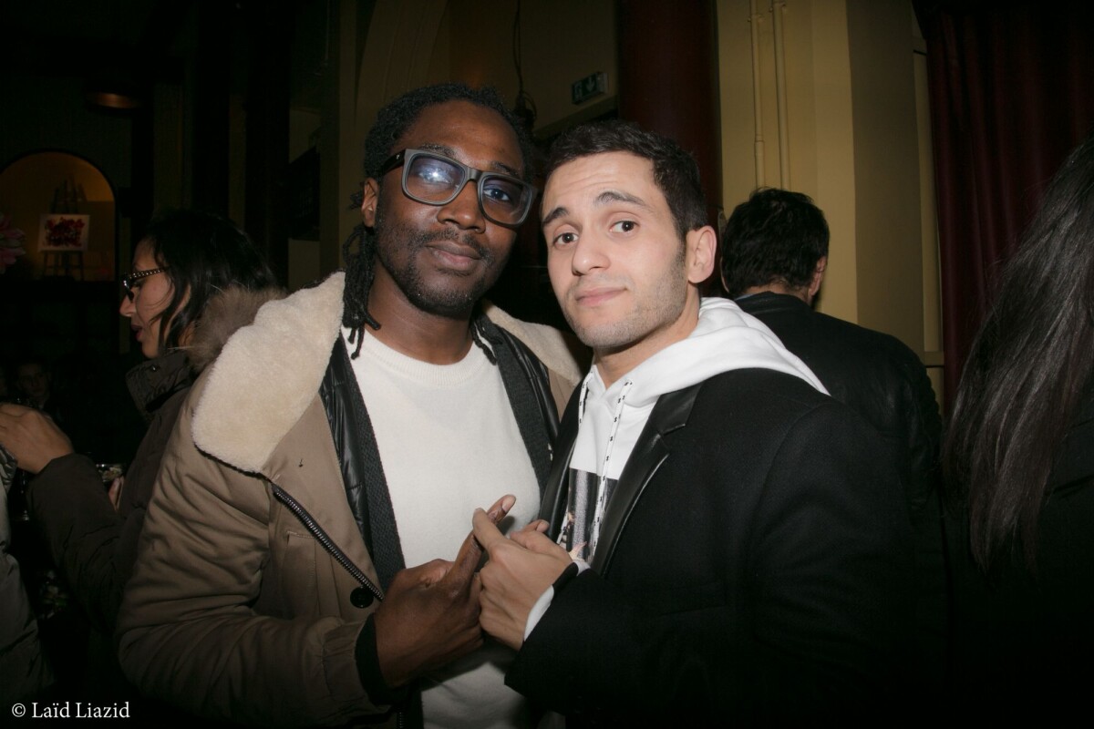 Photo : Noom Diawara et Malik Bentalha après le spectacle Malik se la