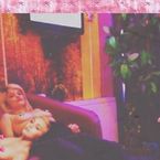 Miley Cyrus et la mannequin Sky Ferreira topless sur Instagram