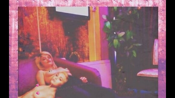 Miley Cyrus et la mannequin Sky Ferreira topless sur Instagram