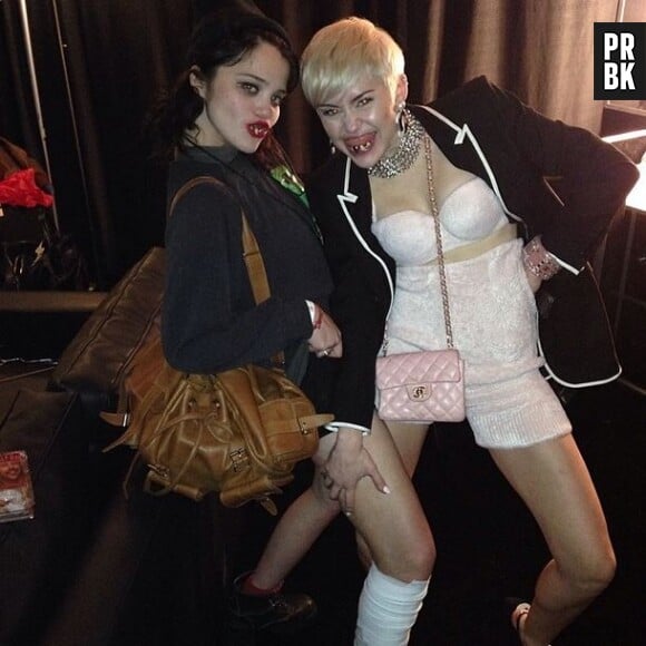 Miley Cyrus et Sky Ferreira : des amies sexy et provoc'
