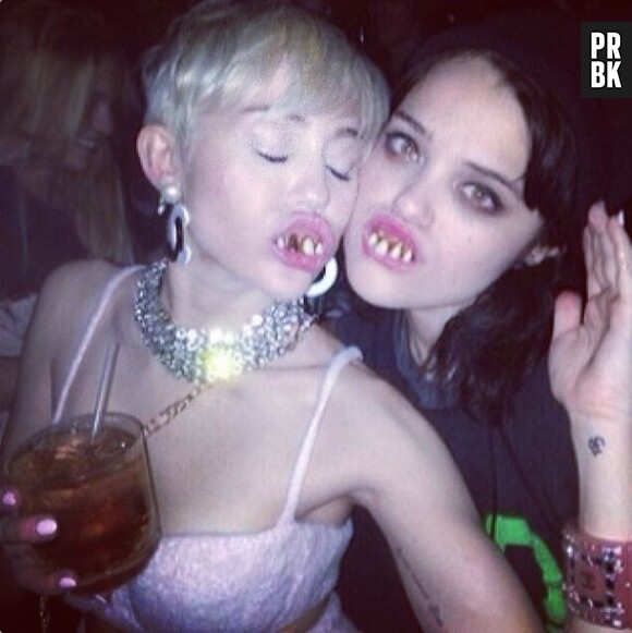 Sky Ferreira et Miley Cyrus reines de la fête et de l'autodérision