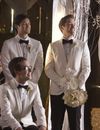 Glee saison 6, épisode 8 : Puck (Mark Salling), Artie (Kevin McHale), Mike (Harry Shum Jr.), Will (Matthew Morrison) et Sam (Chord Overstreet) au mariage de Brittany et Santana