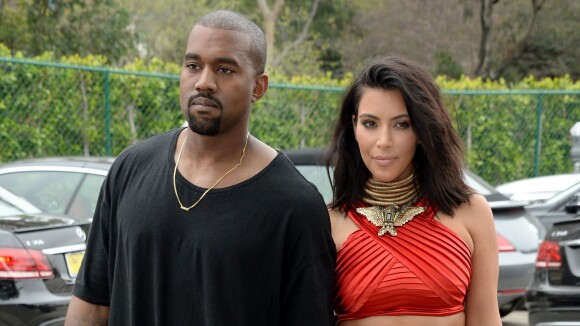 Kim Kardashian sexy avec ses cheveux courts au bras de Kanye West