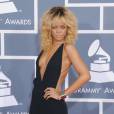 Rihanna décolletée aux Grammy Awards en 2012