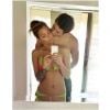 Caroline Receveur en bikini pour un selfie avec Valentin, le 30 septembre 2014 sur Instagram
