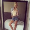 Caroline Receveur sexy en short sur Instagram, le 7 août 2014