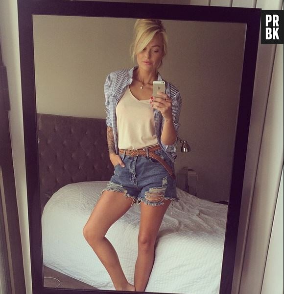 Caroline Receveur sexy en short sur Instagram, le 7 août 2014