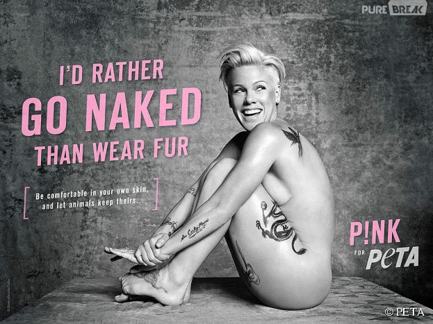 Pink nue et souriante pour la PETA dans une campagne sexy
