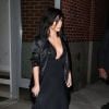 Kim Kardashian : son décolleté éclipse sa nouvelle coiffure à la Fashion Week de New York le 15 janvier 2015