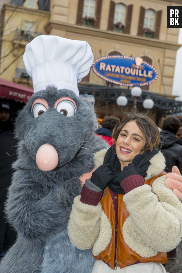 Martina Stoessel (Violetta) à Disneyland Paris le 17 février 2015
