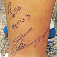 Lionel Messi : un fan se tatoue son autographe et... lui dédie une chanson sur Youtube
