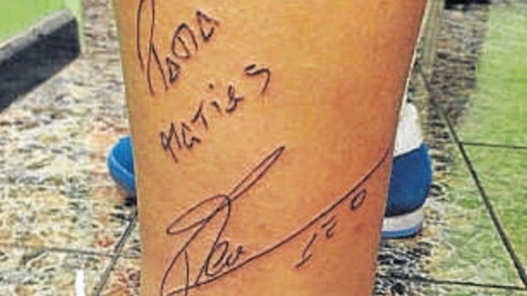 Lionel Messi : un fan se tatoue son autographe et... lui dédie une chanson sur Youtube