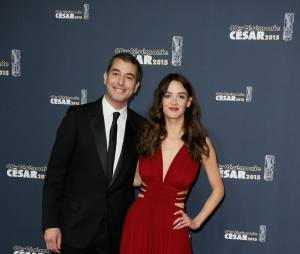 Ali Baddou et Charlotte Le Bon sur le tapis rouge des César 2015 au théâtre du Châtelet à Paris, le 20 février 2015