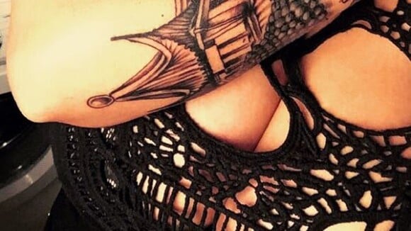 Sarah (Les Princes de l'amour 2) : gros plan sur son tatouage sur Instagram... et sur ses seins