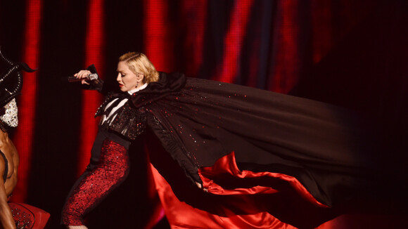 Madonna, Lady Gaga, Jennifer Lawrence... les plus belles chutes des stars en vidéos !