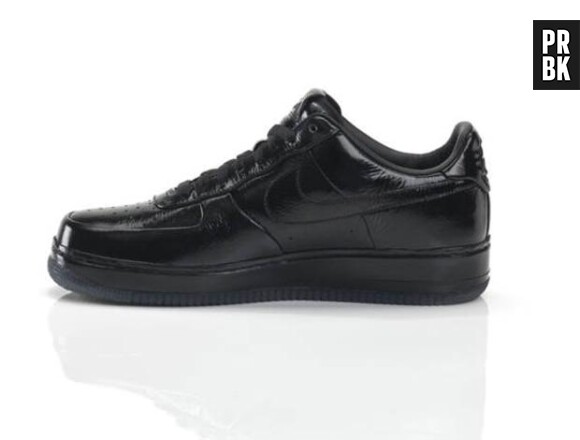 Jay Z customise les Air Force 1 de Nike pour la collection "All Black Everything"