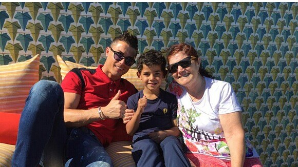 Cristiano Ronaldo : vacances complices avec son fils et sa mère sur Instagram