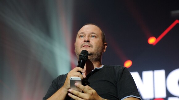 Cauet : des candidats de télé-réalité arnaqués par l'animateur ? La prod répond