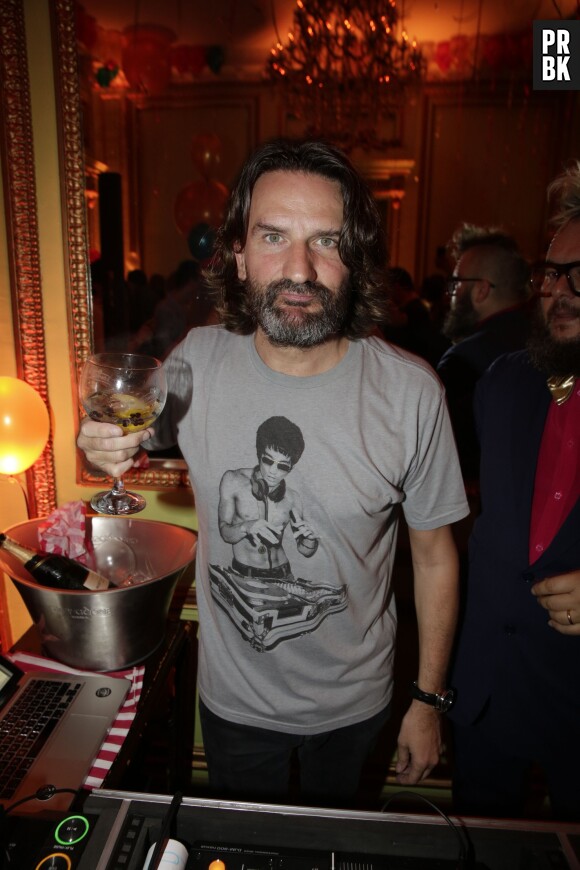Frédéric Beigbeder à la soirée de lancement de la Villa Schweppes chez Maxim's à Paris, le 16 avril 2015