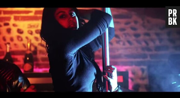 Jessica (Les Anges 7) sexy pour une séance de pole dance, dans un clip de rap