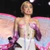 Miley Cyrus seins nus en concert à l'Adult Swim Upfront After Party à New York, le 13 ami 2015