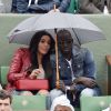 Mamadou Sakho et sa femme lors du match des huitièmes de finale de Jo-Wilfried Tsonga à Roland Garros le 31 mai 2015