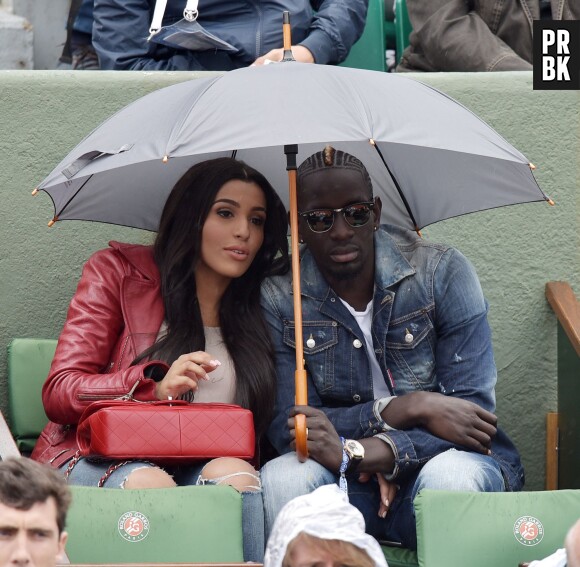 Mamadou Sakho et sa femme lors du match des huitièmes de finale de Jo-Wilfried Tsonga à Roland Garros le 31 mai 2015