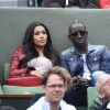 Mamadou Sakho et son épouse lors du match des huitièmes de finale de Jo-Wilfried Tsonga à Roland Garros le 31 mai 2015