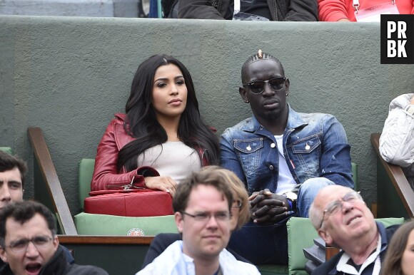 Mamadou Sakho et son épouse lors du match des huitièmes de finale de Jo-Wilfried Tsonga à Roland Garros le 31 mai 2015