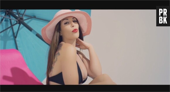 Kim (Les Marseillais) sexy en bikini dans le clip de sa chanson Sans Vous