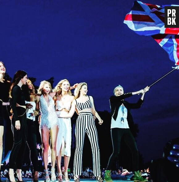 Taylor Swift rejoint par Kendall Jenner ou encore Cara Delevingne sur scène, à Londres, le 27 juin 2015
