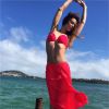 Marine Lorphelin (Miss France 2013) sexy en bikini à la plage