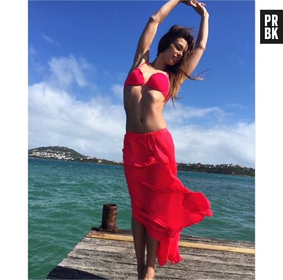 Marine Lorphelin (Miss France 2013) sexy en bikini à la plage