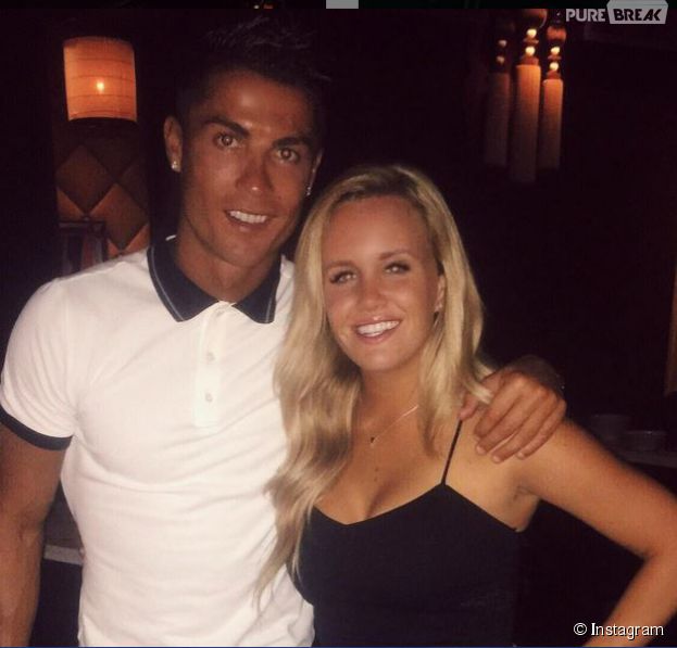 Cristiano Ronaldo dîne avec une belle blonde à Las Vegas... après avoir retrouvé son portable