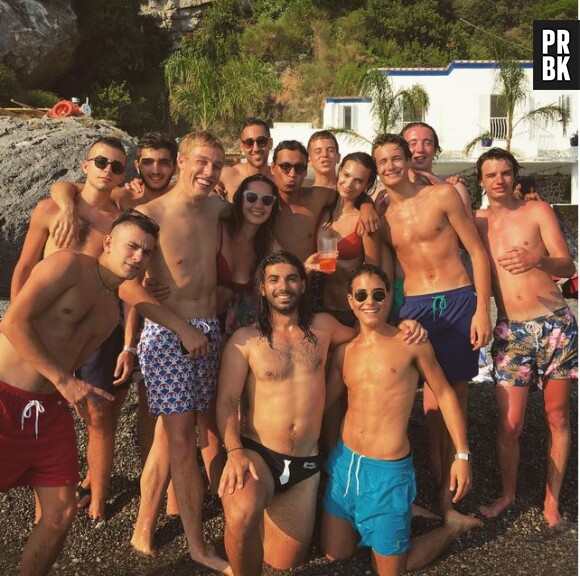Emily Ratajkowski ultra sexy en bikini le 9 juillet 2015 : vacances hot en Italie entourée de 12 hommes !