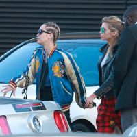Miley Cyrus et Stella Maxwell main dans la main : le couple ne se cache plus