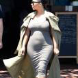  Kim Kardashian enceinte : elle a d&eacute;j&agrave; pris 9 kilos depuis le d&eacute;but de sa grossesse 